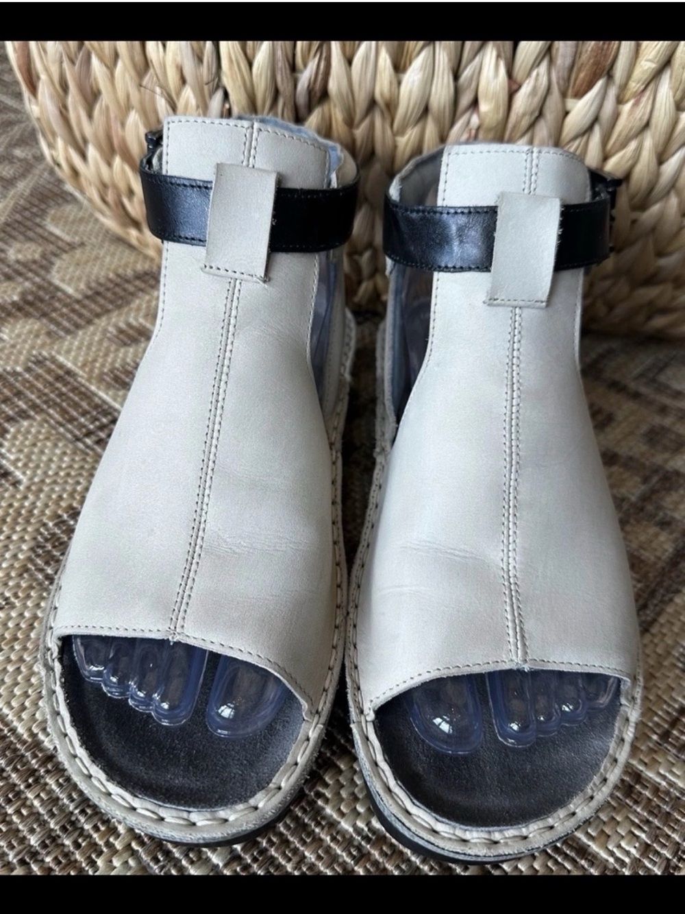 Naot Verbena Sandals Cream and black 38 - Picture 6 of 10